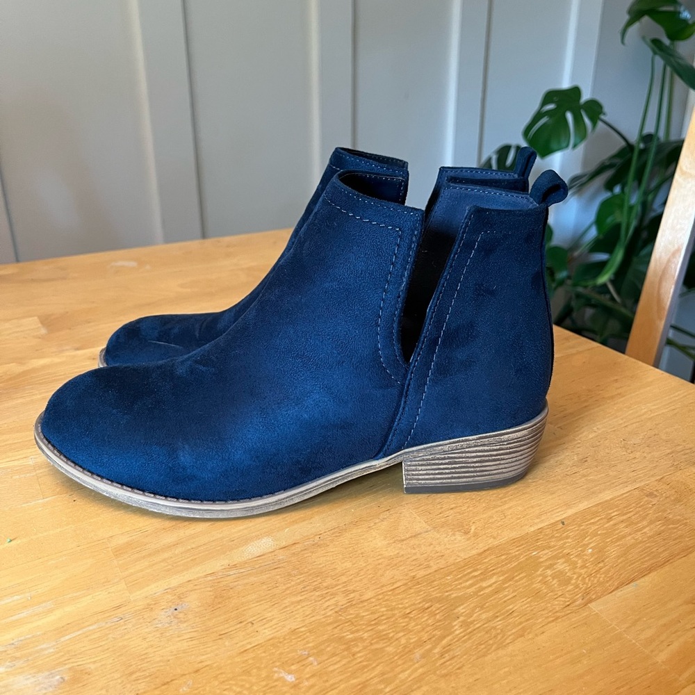 Journee women’s ankle boot size 9
